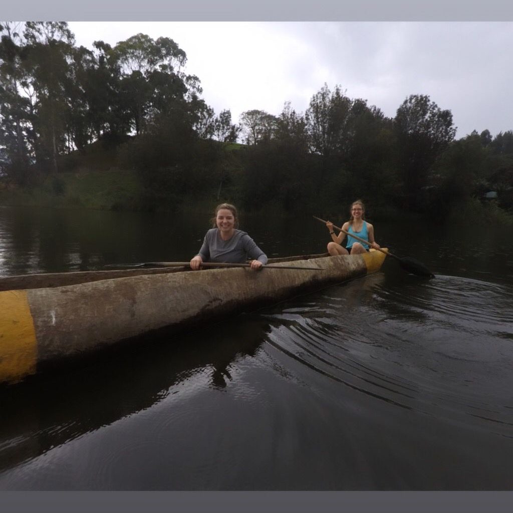 canoeing-lake-bunyonyi